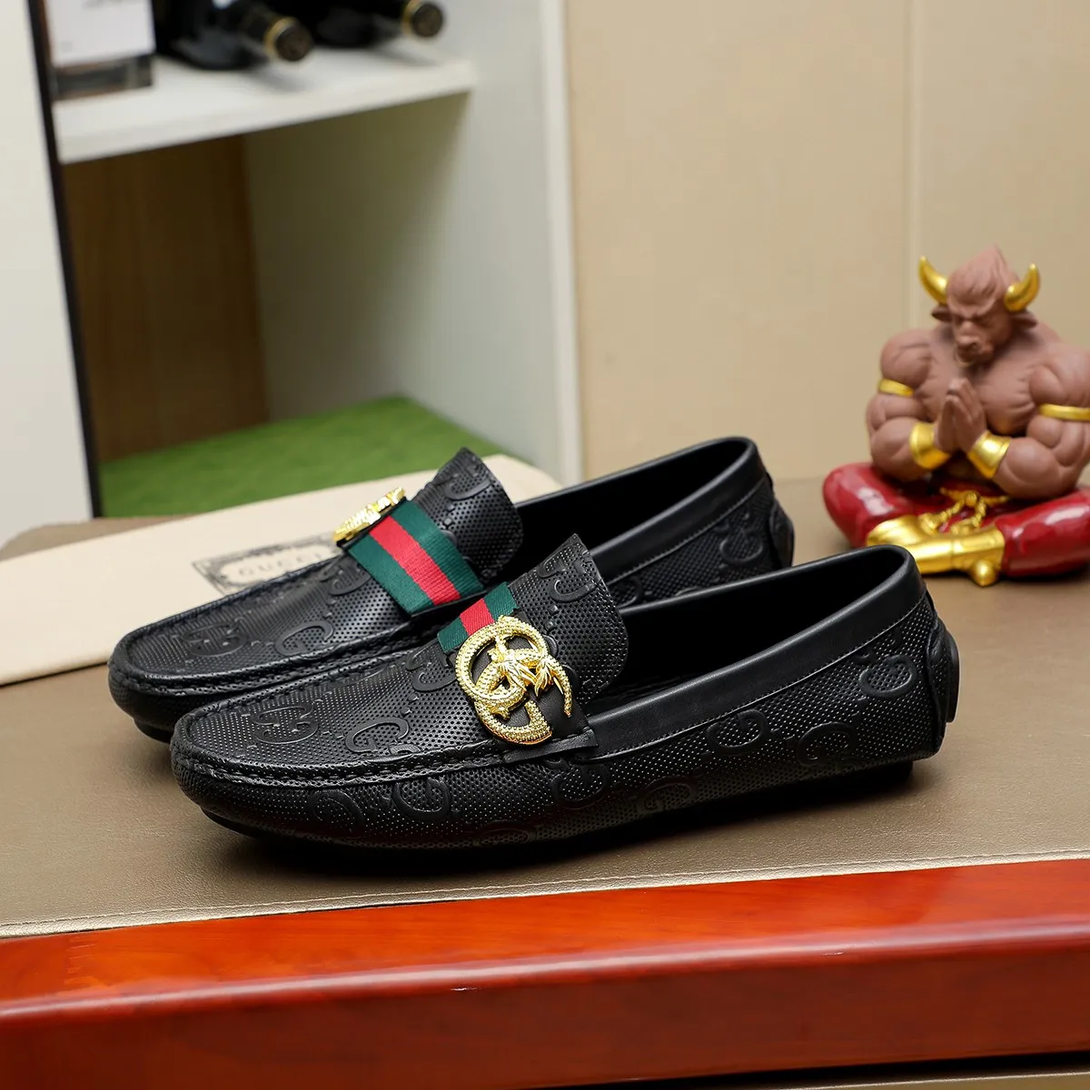 Men's shoes💰380💰🕷🕷️【 GUCCI 】Gucci's best-selling trendy men's casual slip-on shoes 🇨🇳Official website original 1:1 mold 💯Original quality, fine workmanship ☘Fashionable and versatile, perfect shape, comfortable on the feet 🍓Trendy men's recommended model, imported cowhide on the top layer 🎋High-quality pigskin lining, rubber wear-resistant and non-slip outsole, high-end atmosphere, worth owning 🍉Optional 38-44